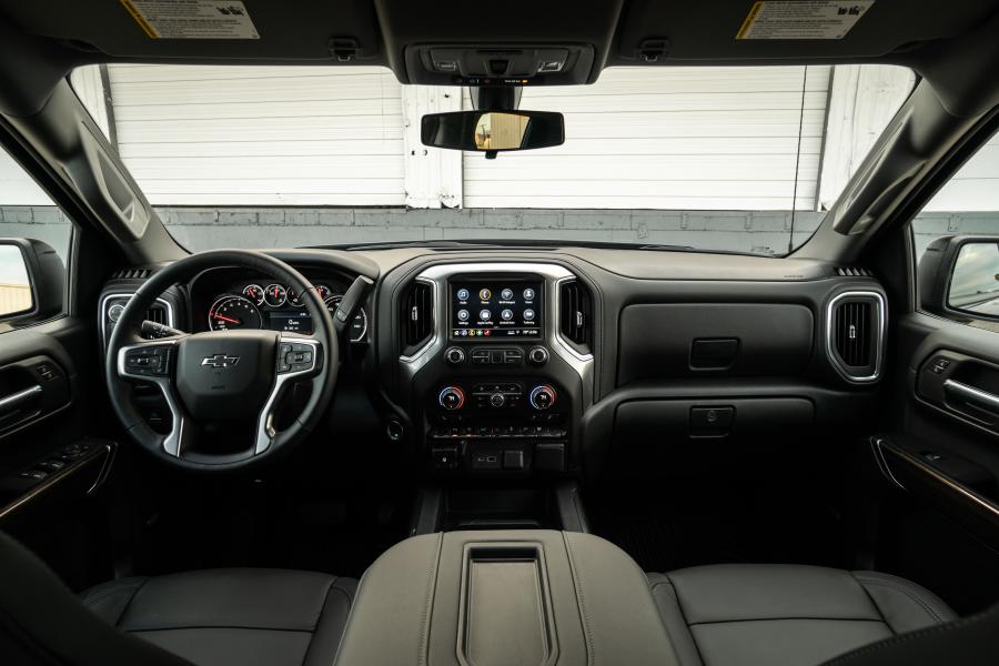 Торпедо Chevrolet Silverado RST Double Cab 2018 года  (фото 38 из 40)